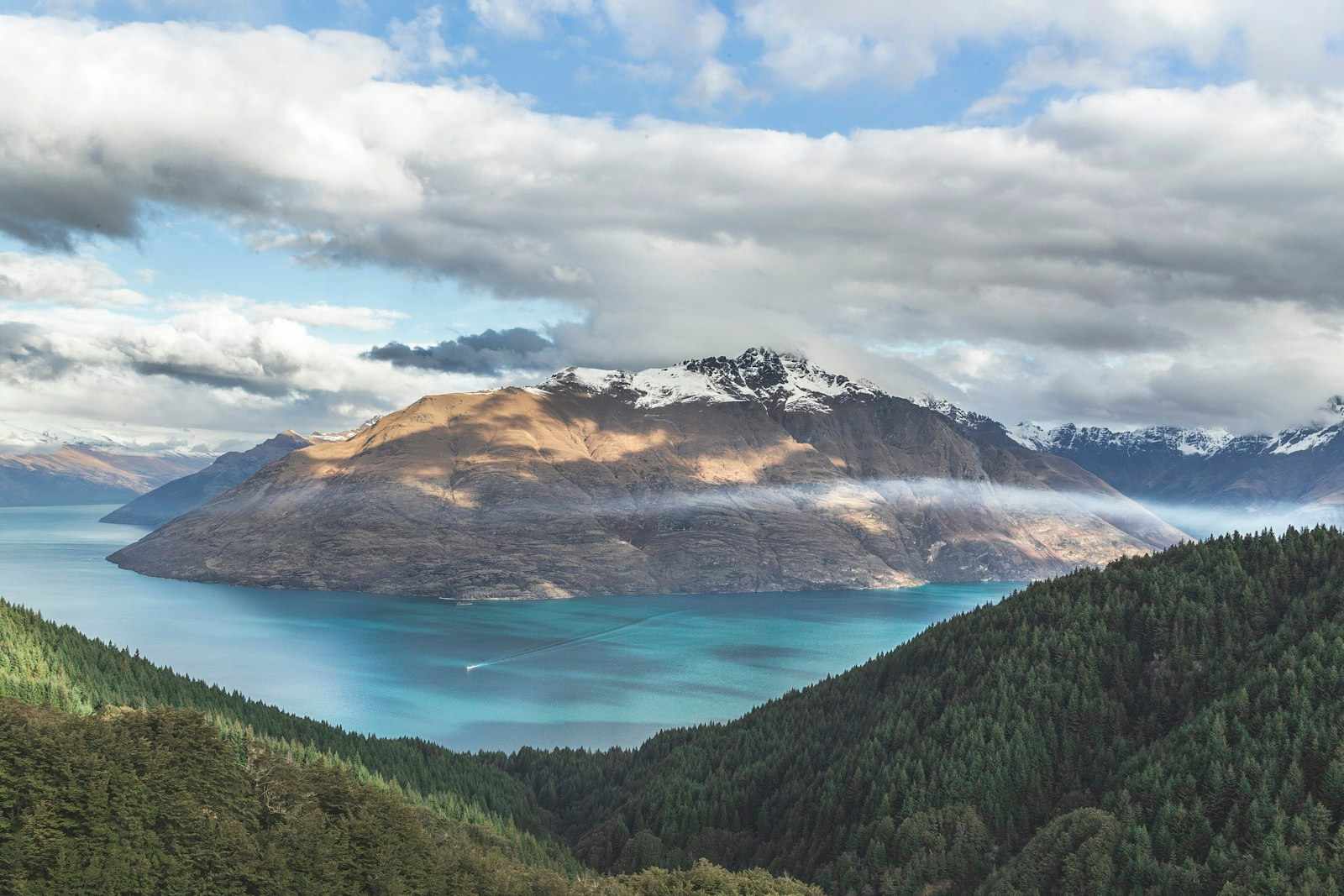 Queenstown lake and mountain landscape, New Zealand